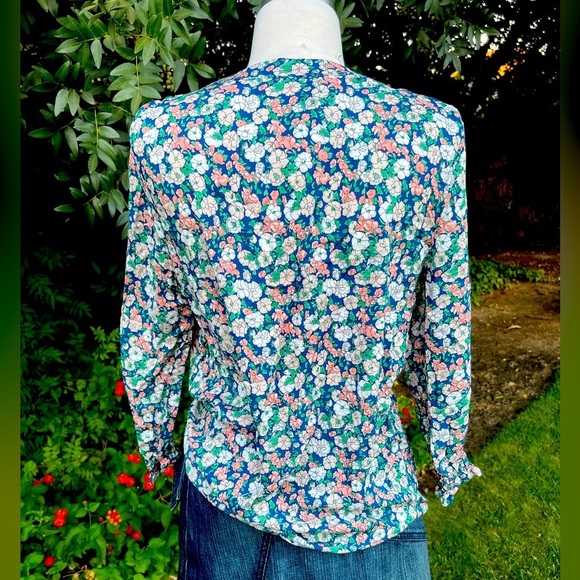 Cynthia Rowley Blue Floral 🌷V-Neck Blouse - Picture 3 of 7